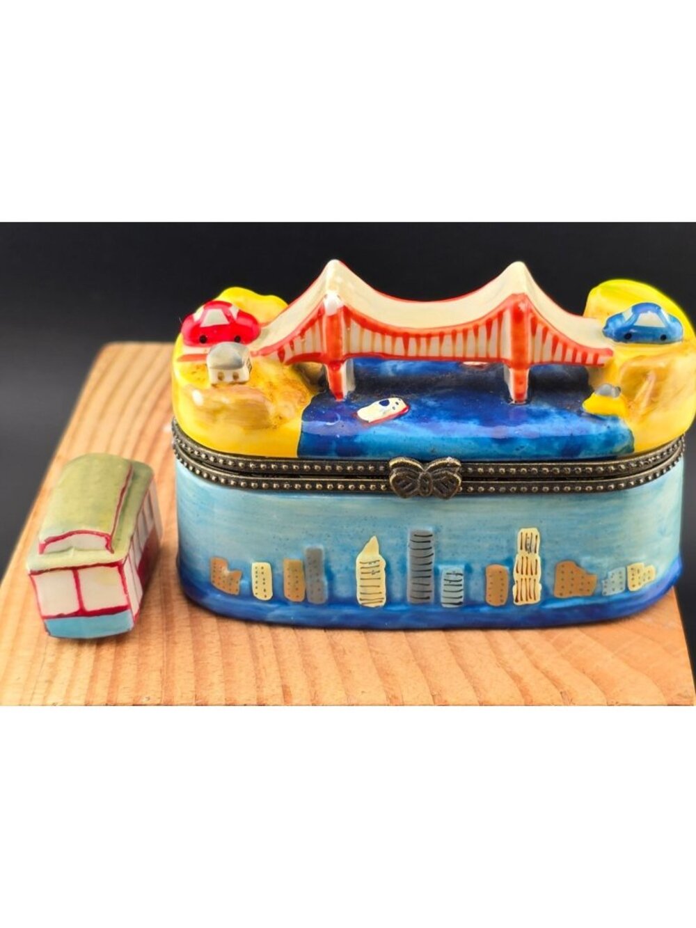 Vintage San Francisco Golden Gate Bridge Porcelain Hinged Trinket Box Trolley - Picture 3 of 14